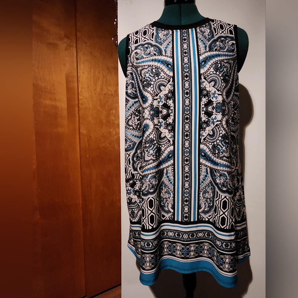 Like New Elegant Black and Blue Patterned Women's Top
